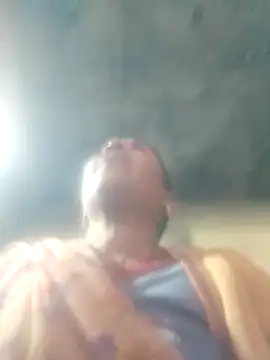 Snapshot of Loomaraj chatting on 02/18/26, 05:27 Loomaraj online show from 02/18/26, 05:27