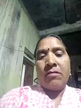 Snapshot of Loomaraj chatting on 02/15/26, 07:13 Loomaraj online show from 02/15/26, 07:13