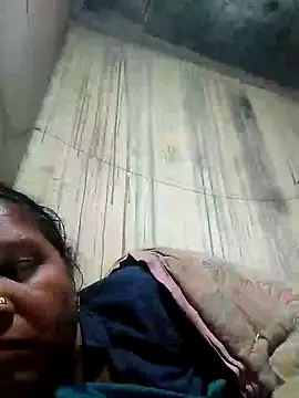 Snapshot of Loomaraj chatting on 02/20/26, 10:33 Loomaraj online show from 02/20/26, 10:33