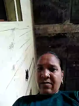 Snapshot of Loomaraj chatting on 07/14/26, 02:05 Loomaraj online show from 07/14/26, 02:05