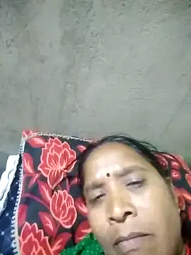 Snapshot of Loomaraj chatting on 02/22/26, 04:08 Loomaraj online show from 02/22/26, 04:08