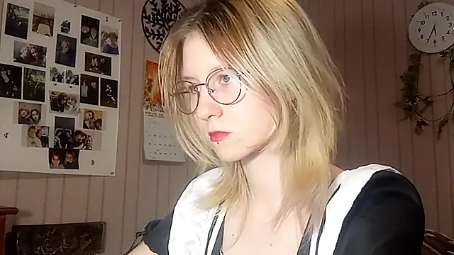 Snapshot of RunawayBr1de chatting on 02/14/26, 02:28 RunawayBr1de online show from 02/14/26, 02:28