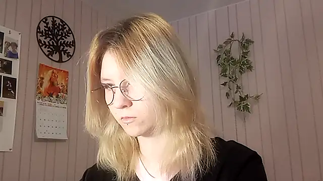 Snapshot of RunawayBr1de chatting on 02/19/26, 02:14 RunawayBr1de online show from 02/19/26, 02:14