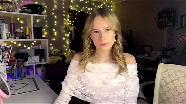 Snapshot of amily_sunray chatting on 02/14/26, 01:22 amily sunray online show from 02/14/26, 01:22