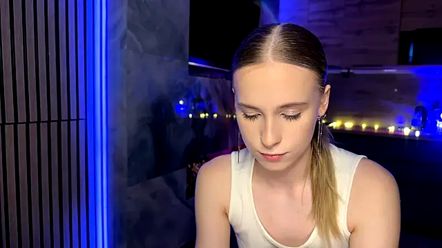 amily sunray online show from 05/12/26, 04:24