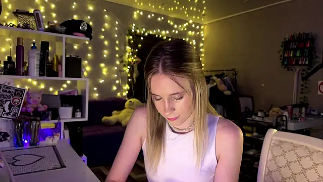 Snapshot of amily_sunray chatting on 02/25/26, 02:17 amily sunray online show from 02/25/26, 02:17