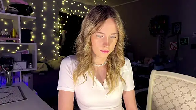 Snapshot of amily_sunray chatting on 02/15/26, 01:54 amily sunray online show from 02/15/26, 01:54