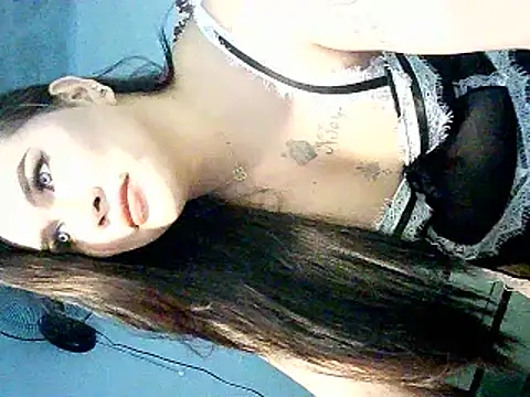 Snapshot of hollynicole chatting on 02/23/26, 07:53 hollynicole online show from 02/23/26, 07:53