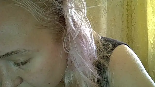 Snapshot of CurvyWild_Lady30 chatting on 06/17/26, 11:31 CurvyWild Lady30 online show from 06/17/26, 11:31
