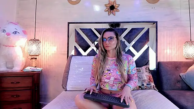 annie vega17  online show from 04/19/26, 01:28
