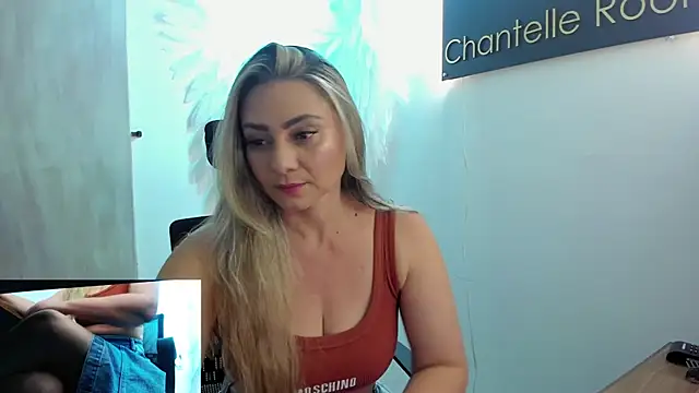 Snapshot of annie_vega17_ chatting on 02/18/26, 09:00 annie vega17 online show from 02/18/26, 09:00