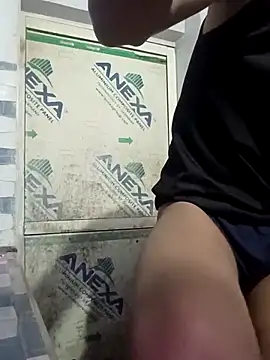 Snapshot of hotyboy_89 chatting on 02/14/26, 04:23 hotyboy 89 online show from 02/14/26, 04:23