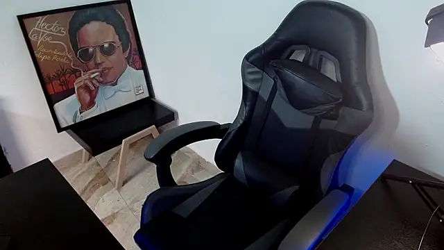 Xanderstone00 online show from 02/12/26, 08:52