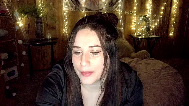 VelvetBrunetteXo online show from 04/15/26, 12:21