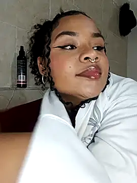 BrianaSweetxxx online show from 04/18/26, 03:42