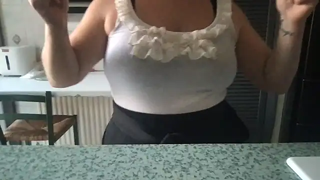 Snapshot of FlirtyFrayaXX chatting on 07/17/26, 10:45 FlirtyFrayaXX online show from 07/17/26, 10:45