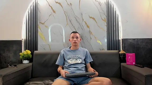 Isaak 26 online show from 04/04/26, 07:09