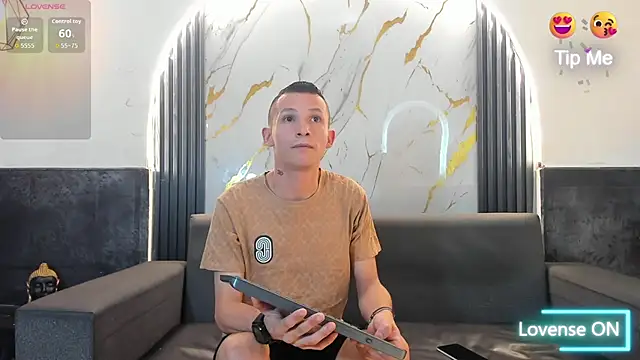 Isaak 26 online show from 04/08/26, 01:18