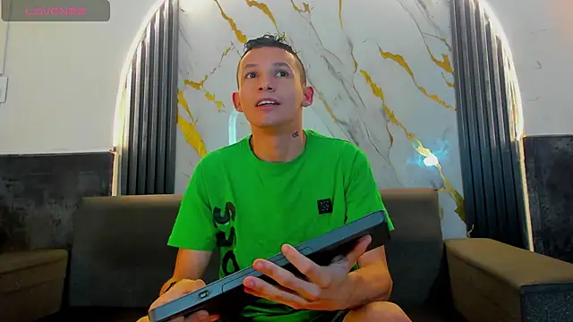 Isaak 26 online show from 03/04/26, 12:02