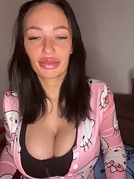 Snapshot of SaraHotDiamond_xoxo chatting on 04/03/26, 07:20 SaraHotDiamond xoxo online show from 04/03/26, 07:20