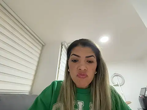 Snapshot of Encantadora_Eva chatting on 02/16/26, 01:15 Encantadora Eva online show from 02/16/26, 01:15