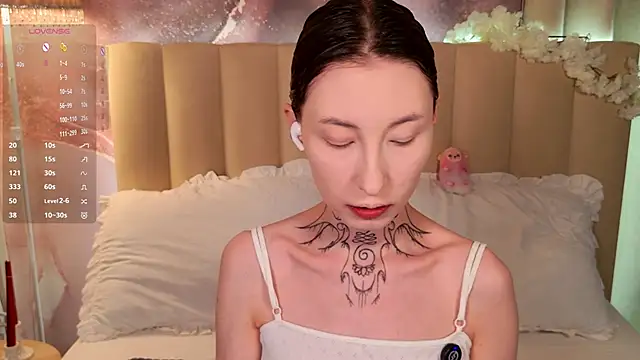 roxy morrison x online show from 04/19/26, 01:23