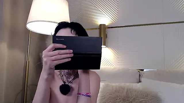 Snapshot of roxy_morrison_x chatting on 07/19/26, 03:48 roxy morrison x online show from 07/19/26, 03:48