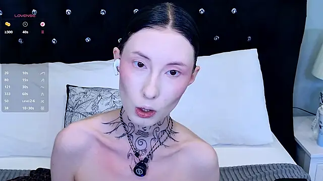 roxy morrison x online show from 04/18/26, 01:02