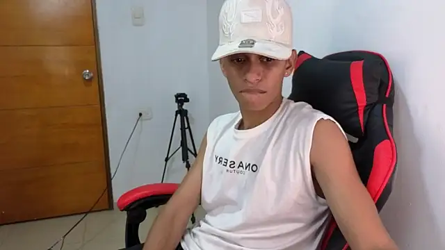 Niklausxxx online show from 02/13/26, 04:01