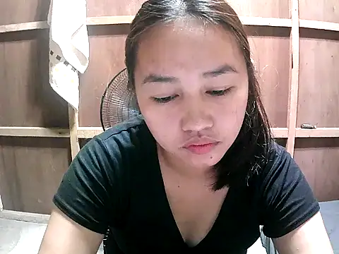 Snapshot of Cloudette_17 chatting on 02/18/26, 04:43 Cloudette 17 online show from 02/18/26, 04:43