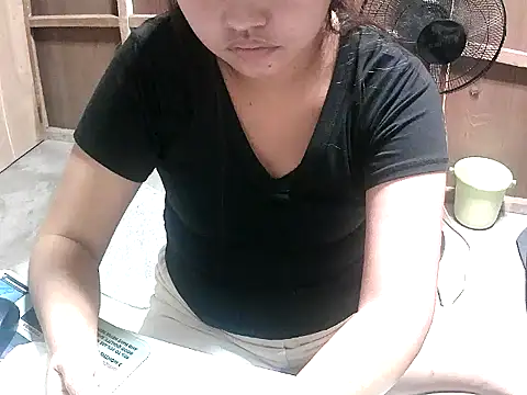 Snapshot of Cloudette_17 chatting on 02/22/26, 08:28 Cloudette 17 online show from 02/22/26, 08:28