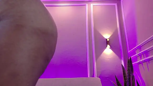 SuzyFox  online show from 04/08/26, 07:37