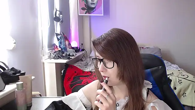 LunaXcherry online show from 04/05/26, 08:32