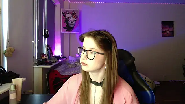 LunaXcherry online show from 04/07/26, 04:42