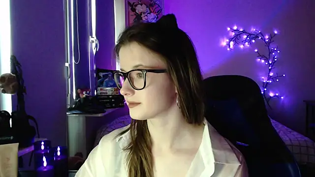LunaXcherry online show from 05/14/26, 06:05