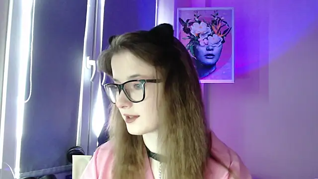 LunaXcherry online show from 05/20/26, 04:59