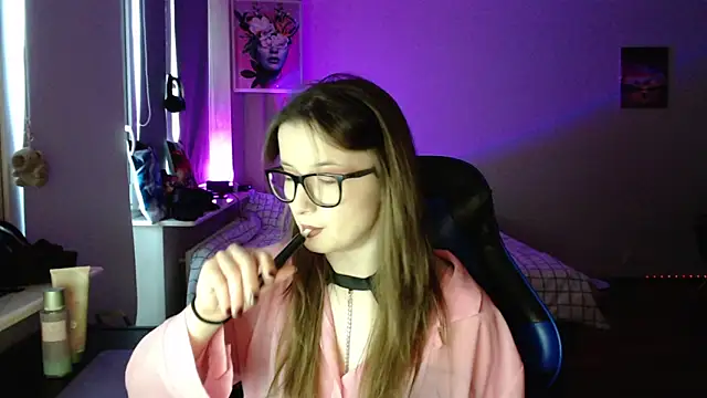 LunaXcherry online show from 04/09/26, 04:57