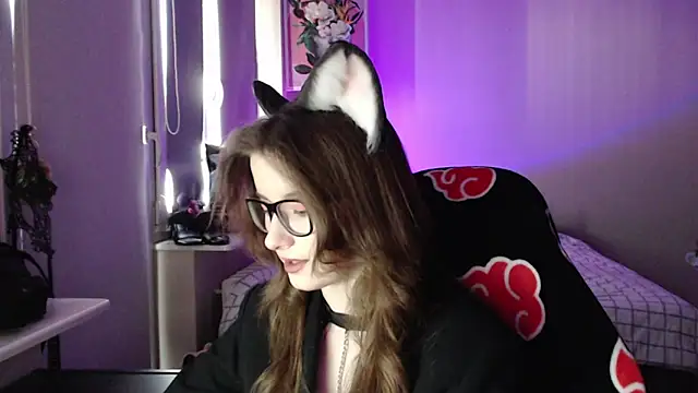 LunaXcherry online show from 04/23/26, 04:52