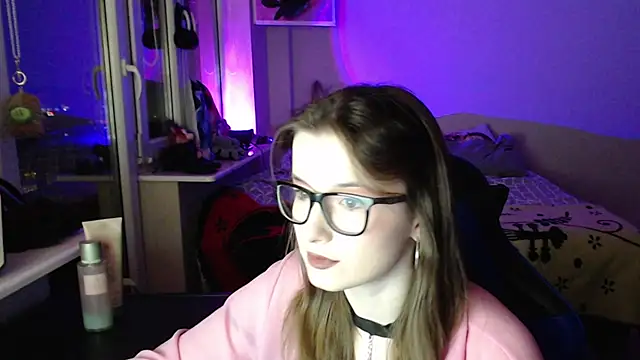 LunaXcherry online show from 04/06/26, 07:15