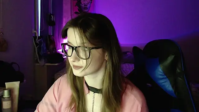 LunaXcherry online show from 04/10/26, 05:42