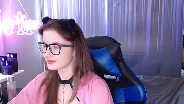 LunaXcherry online show from 06/29/26, 05:12