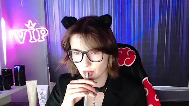 LunaXcherry online show from 07/21/26, 04:41