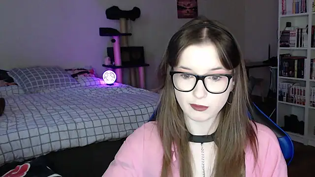 LunaXcherry online show from 03/31/26, 04:42