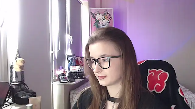 LunaXcherry online show from 04/19/26, 11:11