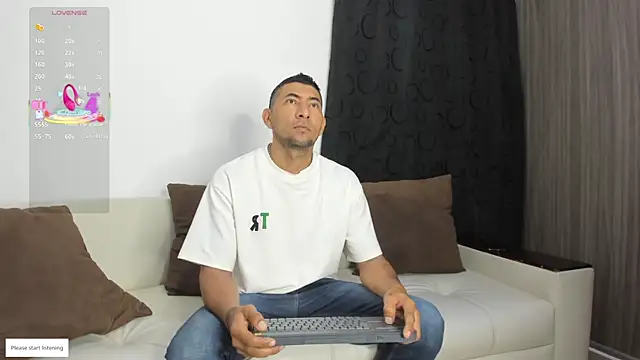 Snapshot of morganandmegan01 chatting on 02/14/26, 09:09 morganandmegan01 online show from 02/14/26, 09:09