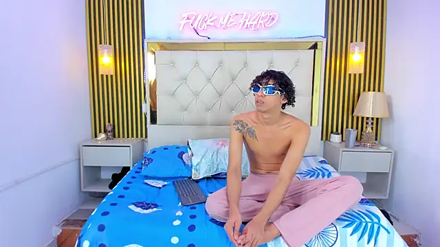 Adventurous Boys online show from 04/07/26, 06:10