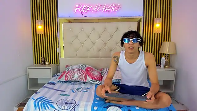 Adventurous Boys online show from 03/14/26, 06:03