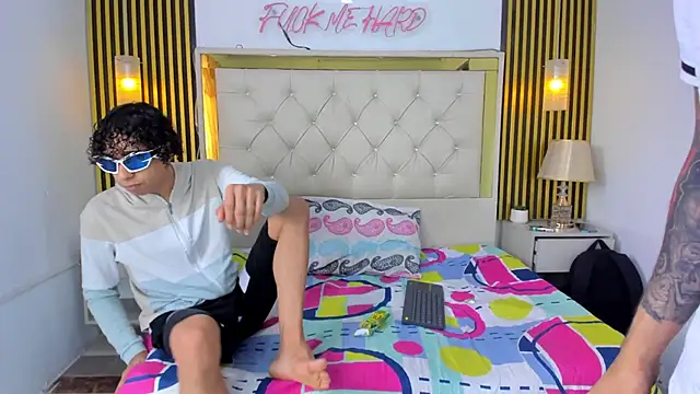 Adventurous Boys online show from 03/31/26, 06:10