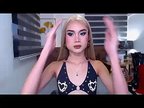 Snapshot of JuicyCockThea chatting on 06/17/26, 10:25 JuicyCockThea online show from 06/17/26, 10:25