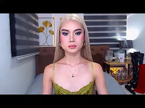 Snapshot of JuicyCockThea chatting on 06/21/26, 01:06 JuicyCockThea online show from 06/21/26, 01:06